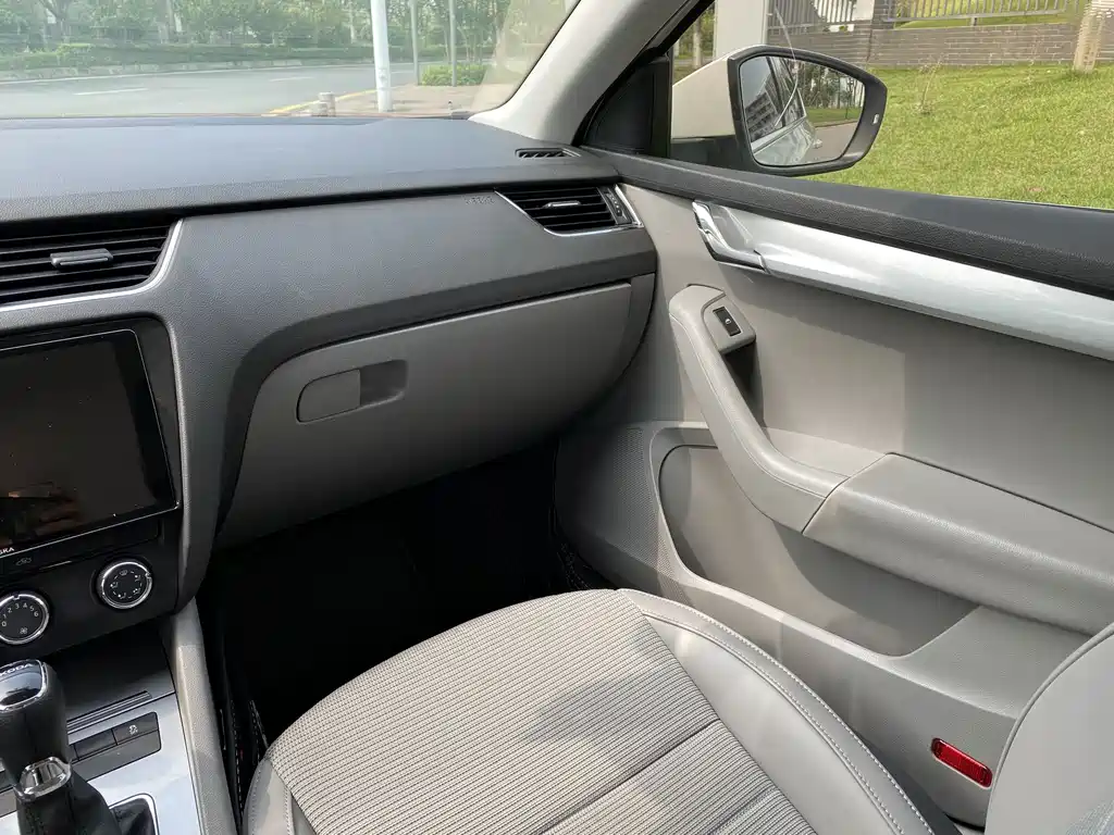 Skoda Octavia 2015 — фото 23