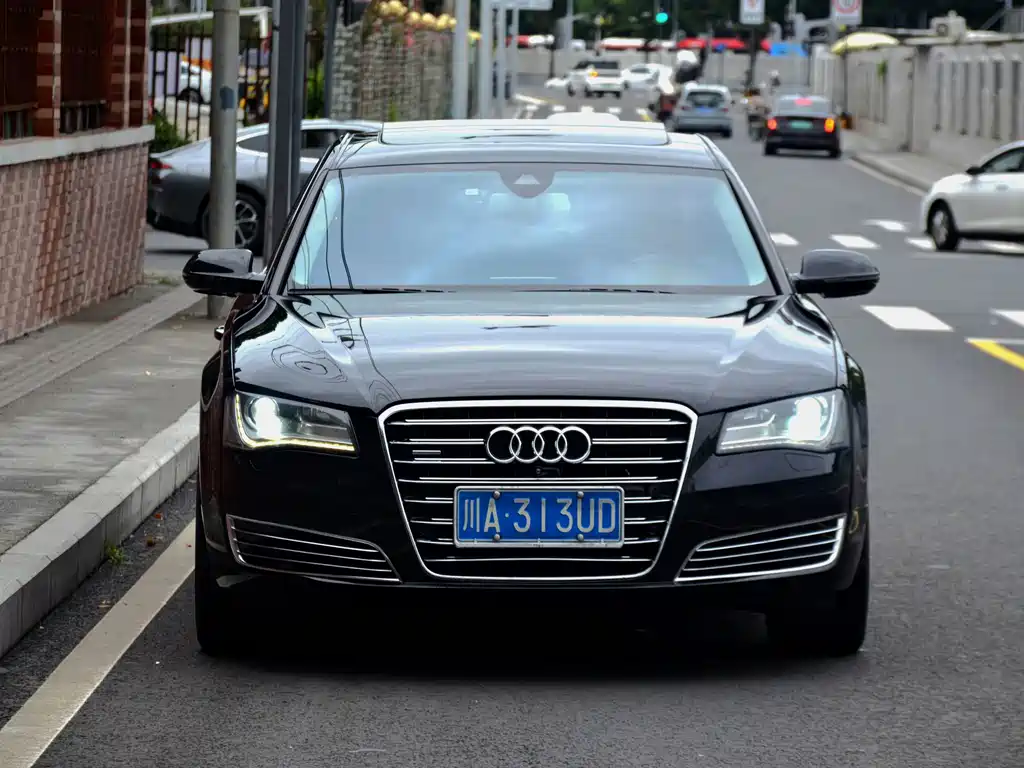 Audi A8 2012 — фото 2