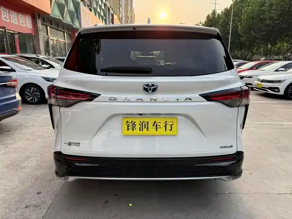 Toyota Granvia 2023