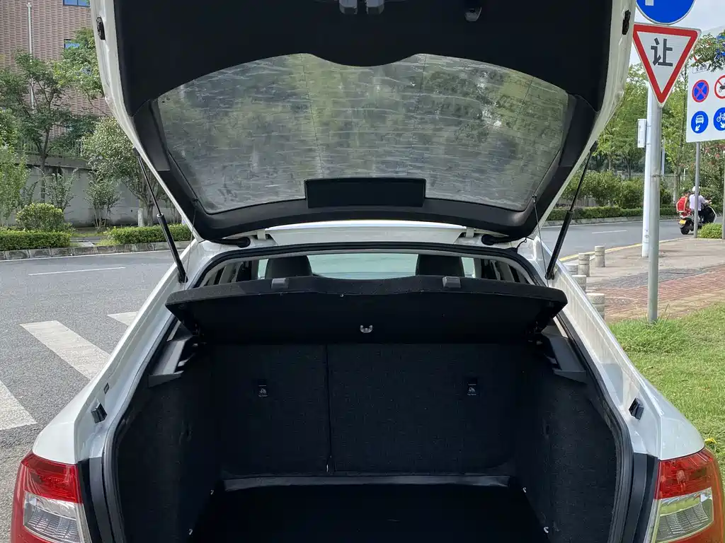 Skoda Octavia 2015 — фото 12