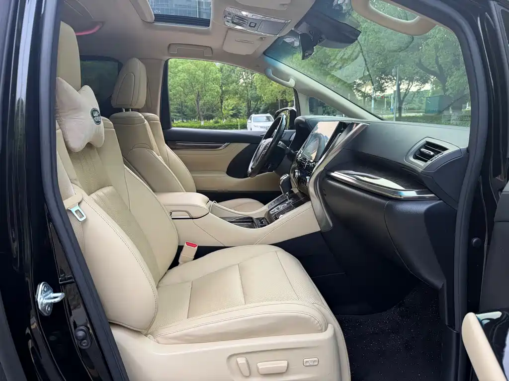 Toyota Alphard 2021 — фото 15