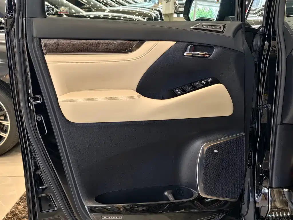 Toyota Alphard 2018 — фото 4