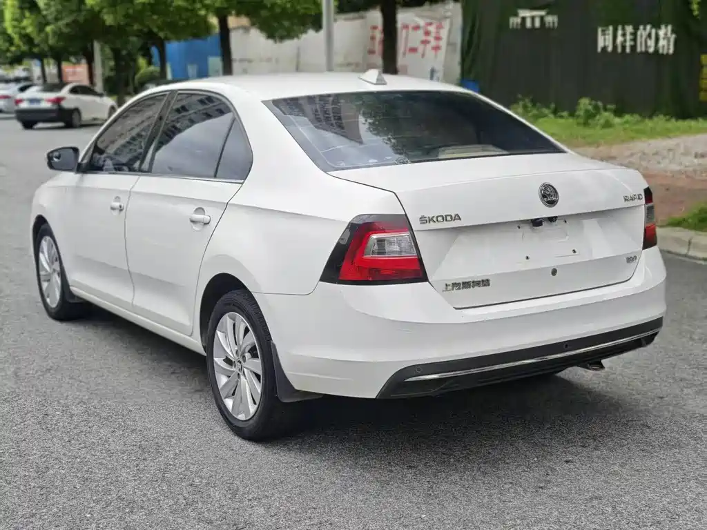 Skoda Rapid 2018 — фото 9