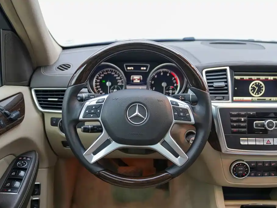 Mercedes-Benz GL-Class 2015 — фото 12
