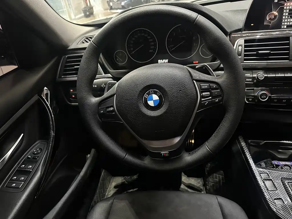 BMW 3 Series 2017 — фото 11