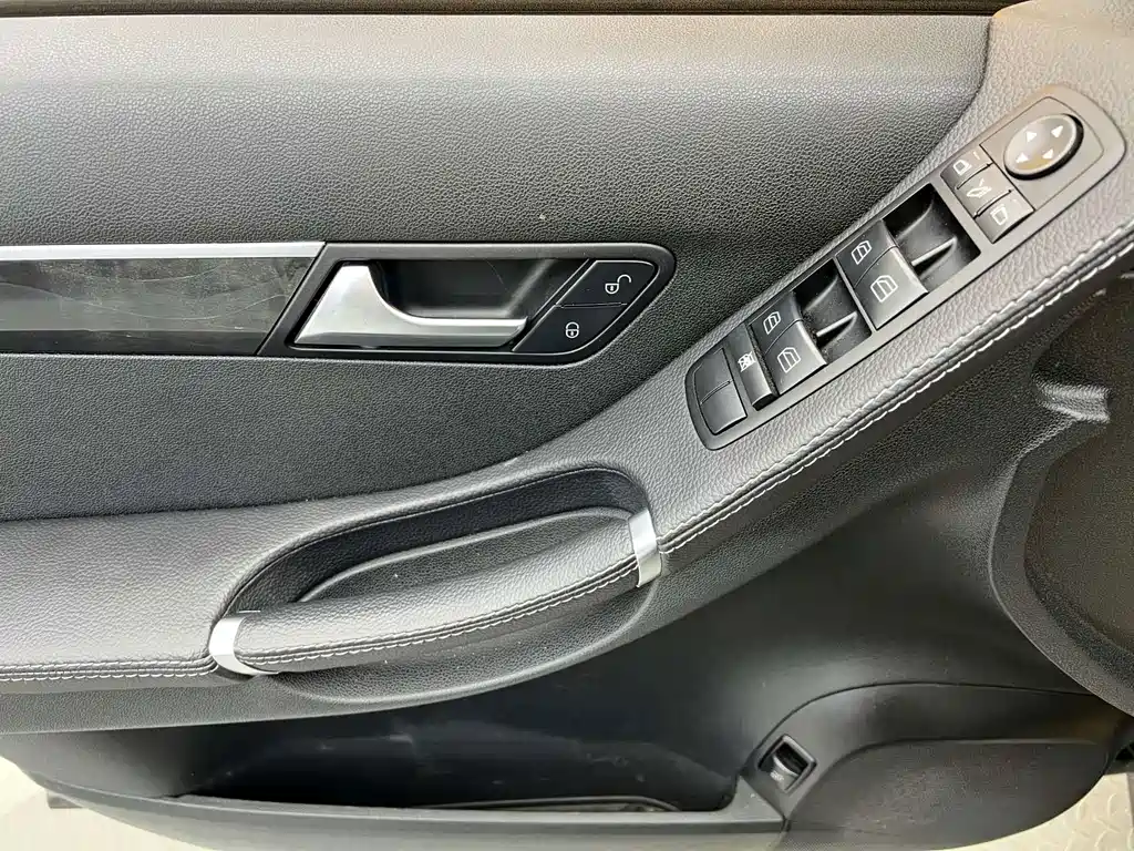 Mercedes-Benz R-Class 2017 — фото 3