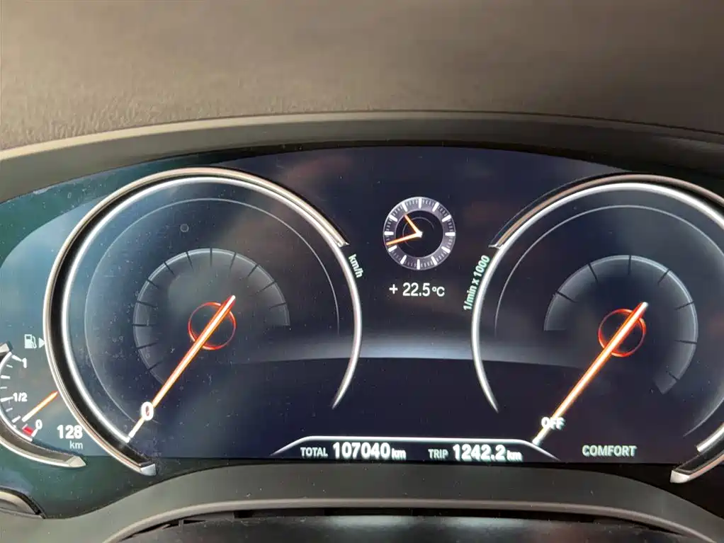 BMW 5 Series 2018 — фото 11
