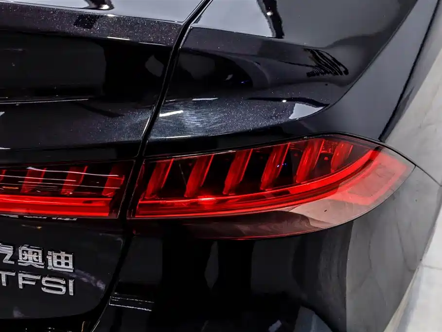 Audi A7L 2024 — фото 18