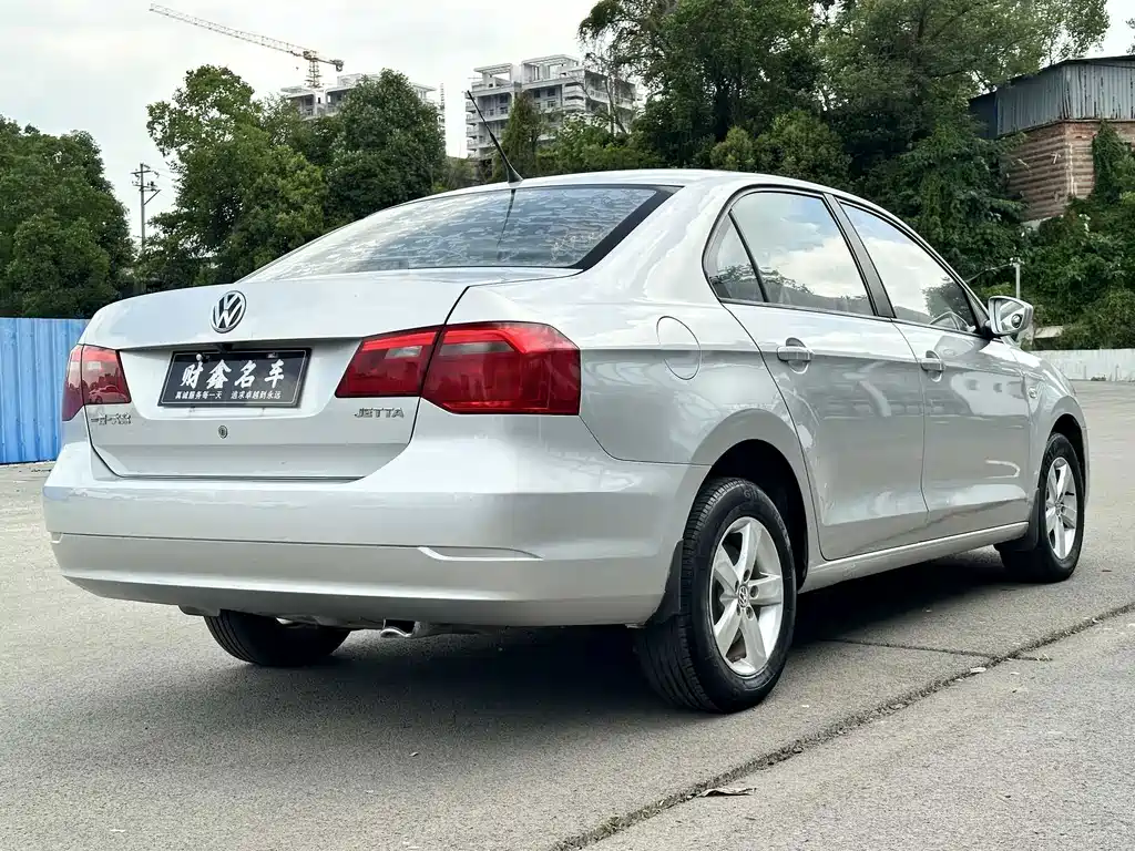 Volkswagen Jetta 2016 — фото 13