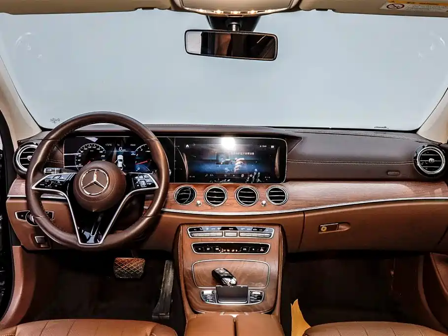 Mercedes-Benz E-Class 2021 — фото 28