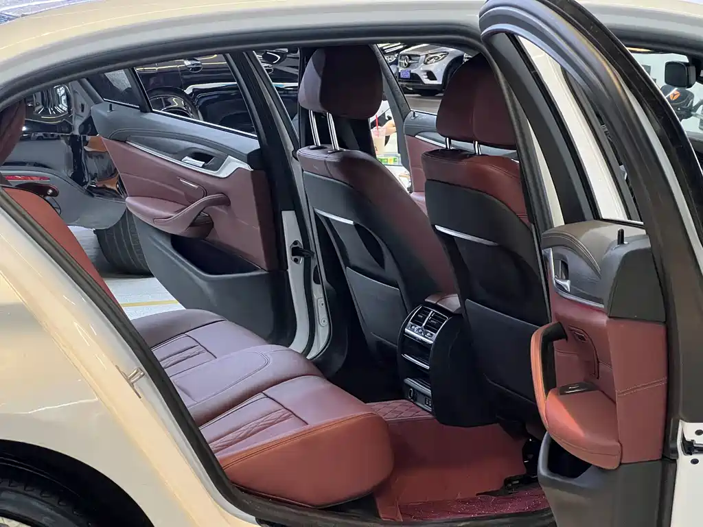 BMW 5 Series 2023 — фото 10