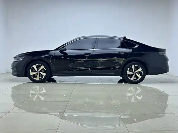 Volkswagen Magotan 2025