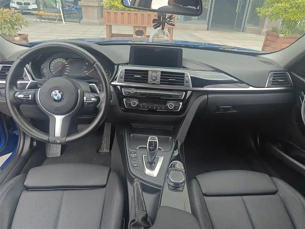 BMW 3 Series 2019 — фото 12
