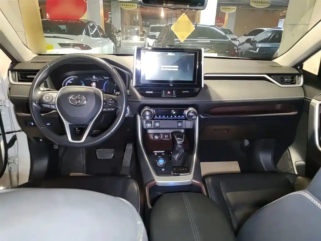 Toyota RAV4 2021 — фото 10