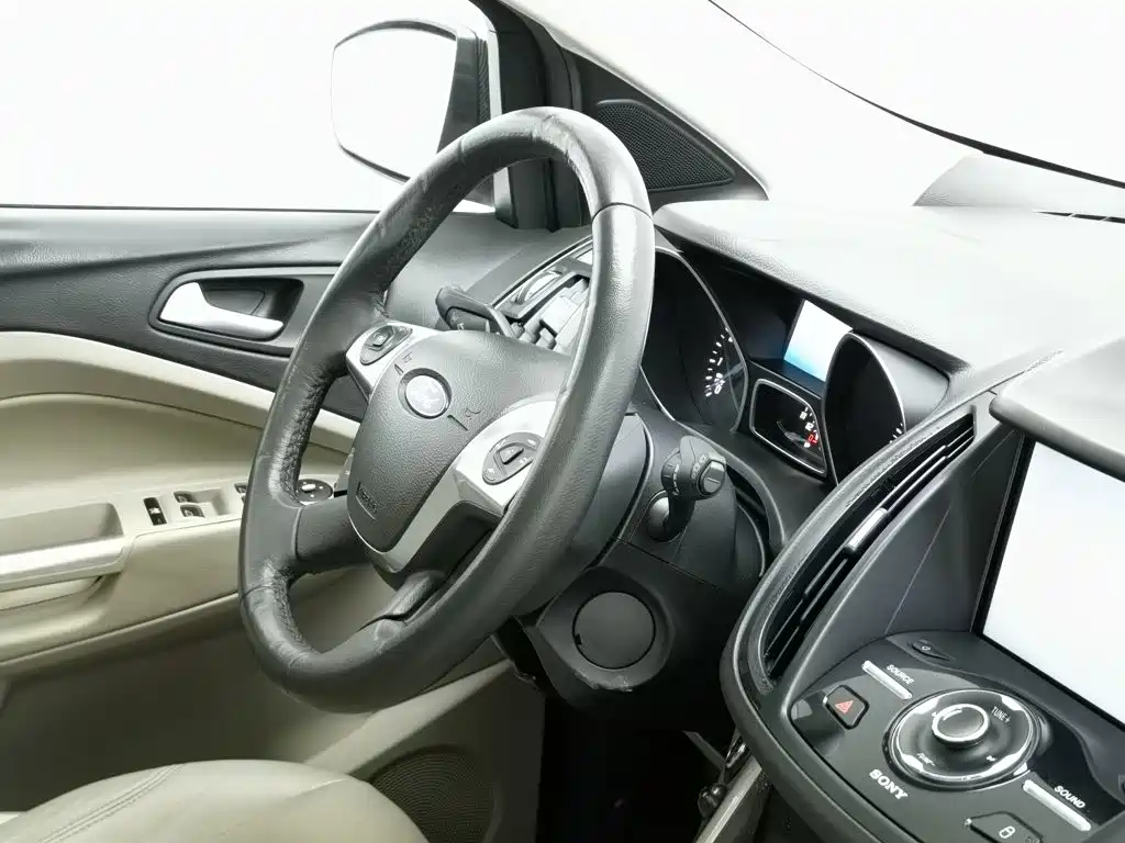 Ford Kuga 2015 — фото 22