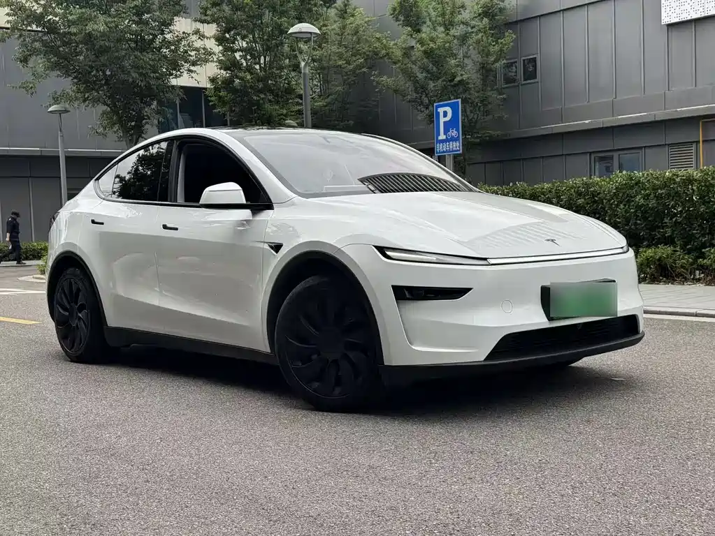 Tesla Model Y 2025