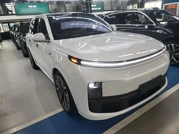 Li Auto L8 2025
