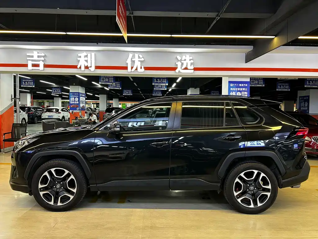 Toyota RAV4 2020 — фото 4