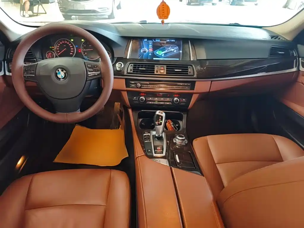 BMW 5 Series 2016 — фото 10