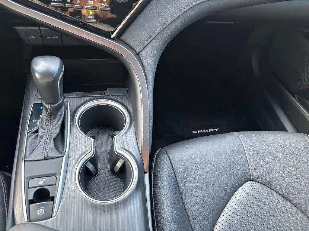 Toyota Camry 2021 — фото 10
