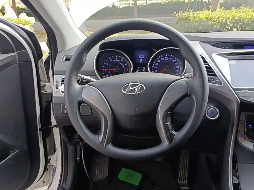 Hyundai Elantra Langdong 2015 — фото 11