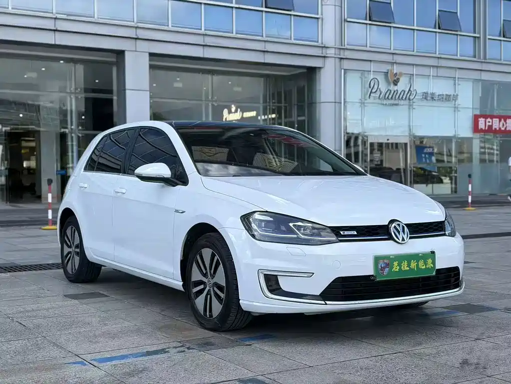 Volkswagen Golf Pure Electric 2021 — фото 3