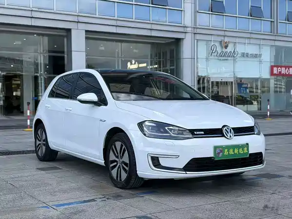 Volkswagen Golf Pure Electric 2021