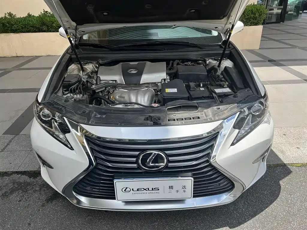 Lexus ES 2016