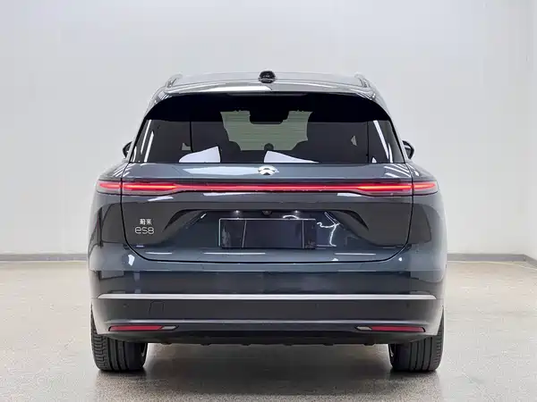 NIO ES8 2023