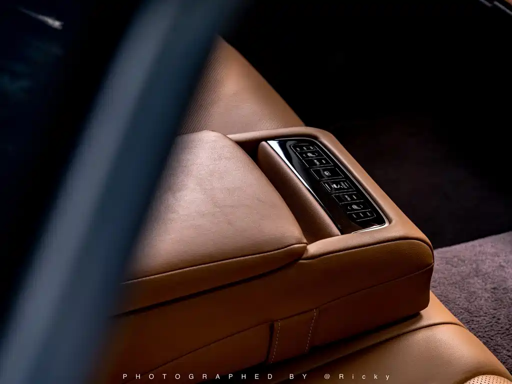 Lexus LS 2018 — фото 10