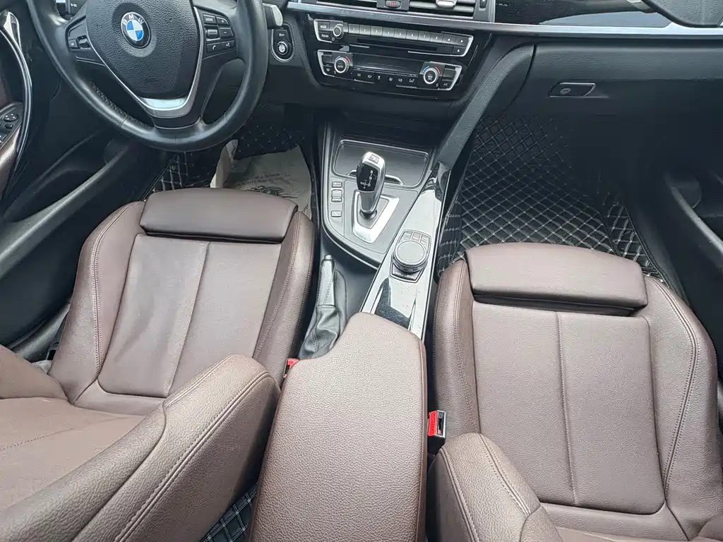 BMW 3 Series 2019 — фото 13