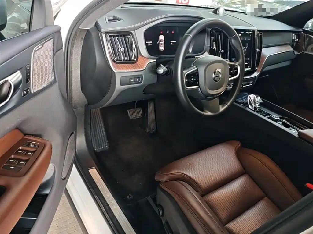 Volvo XC60 PHEV 2024 — фото 16
