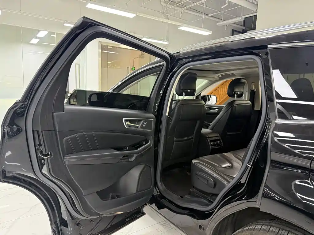Ford Edge 2017 — фото 16