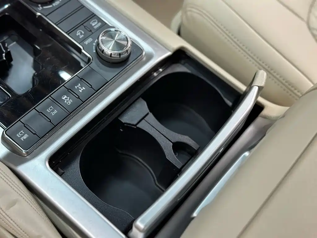 Toyota Land Cruiser 2020 — фото 19