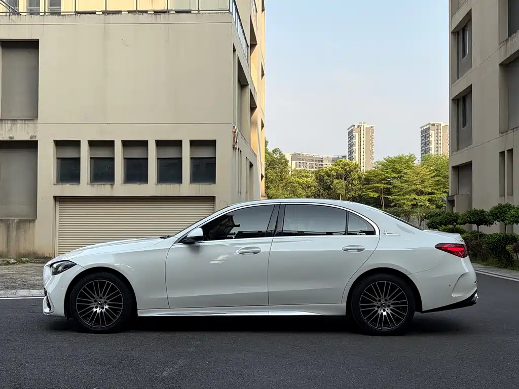 Mercedes-Benz C-Class 2023 — фото 10