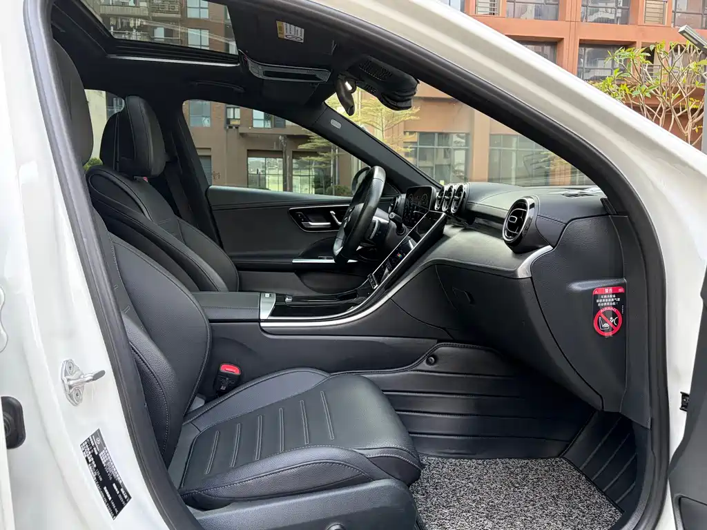 Mercedes-Benz C-Class 2023 — фото 14