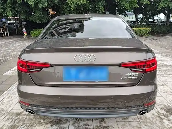Audi A4L 2018