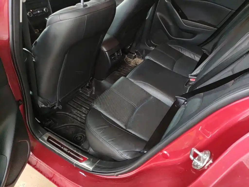 Mazda 3 Axela 2018 — фото 17