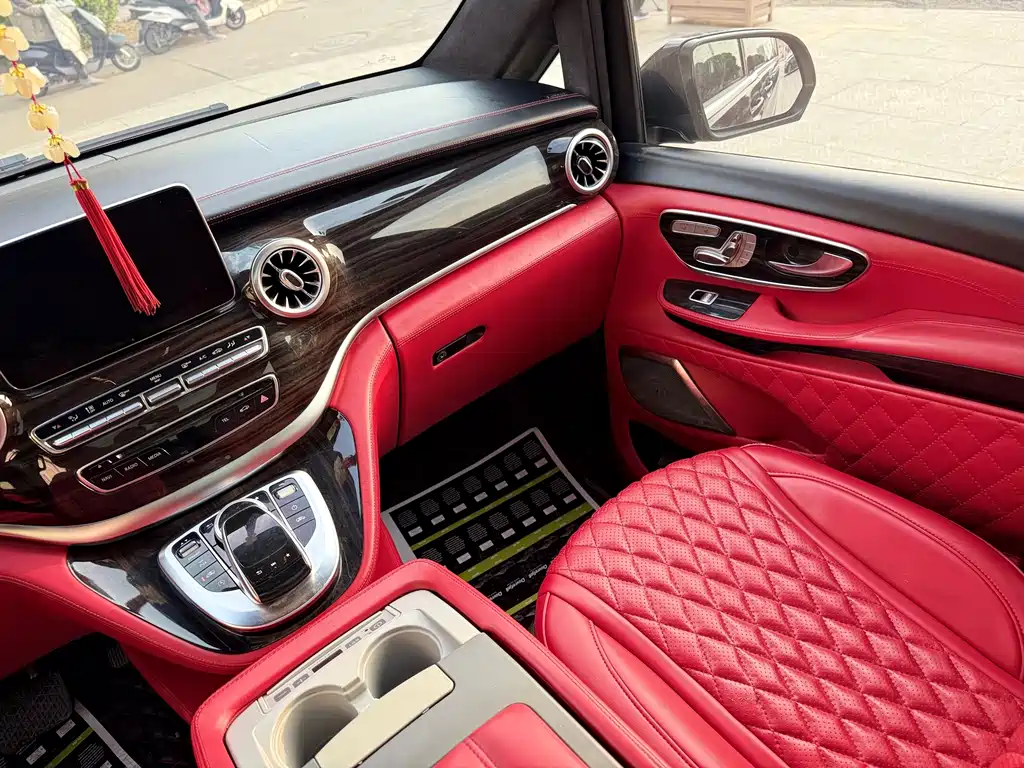Mercedes-Benz V-Class 2020 — фото 15