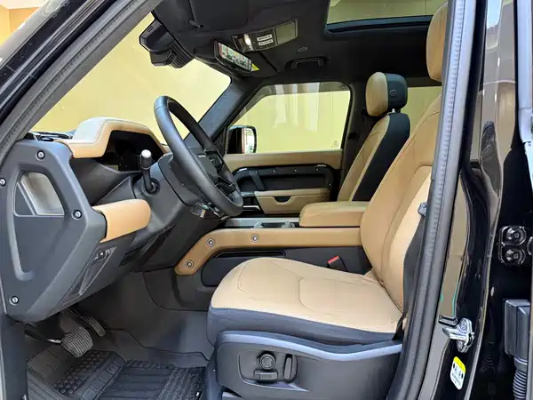 Land Rover Defender 2025