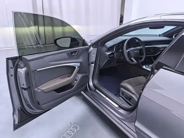 Audi A7L 2023