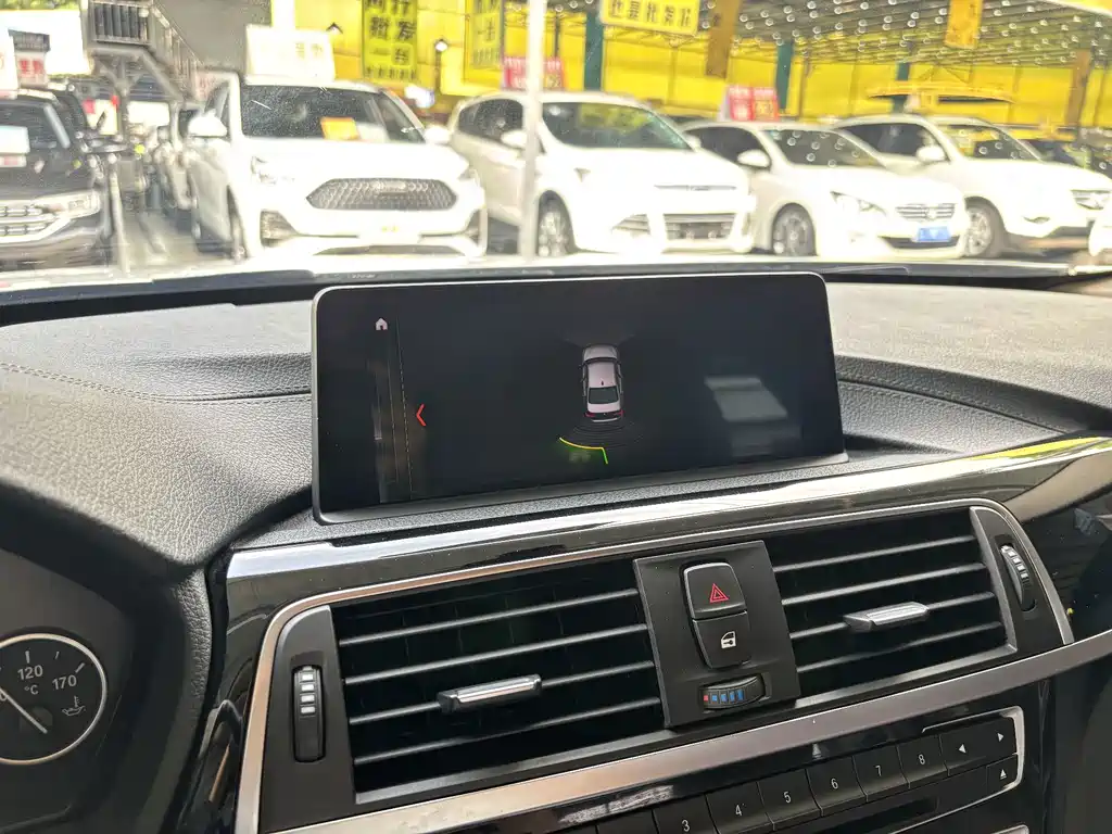 BMW 3 Series 2019 — фото 13
