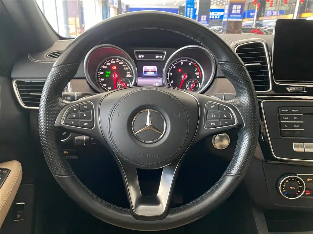 Mercedes-Benz GLS 2017 — фото 12