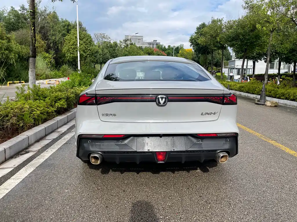 Changan UNI-V Smart Electric Idd 2023 — фото 17
