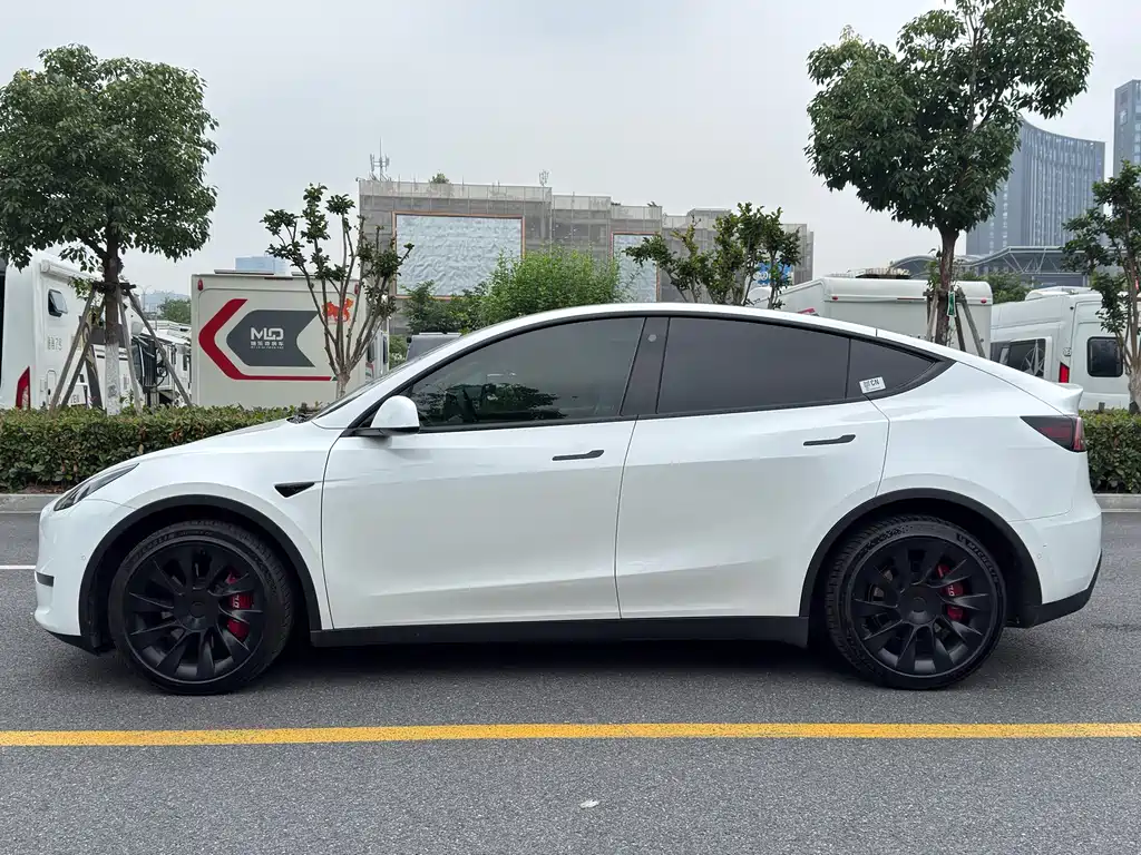Tesla Model Y 2022 — фото 4