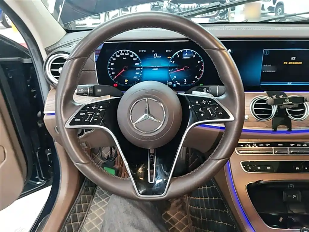 Mercedes-Benz E-Class 2023 — фото 11