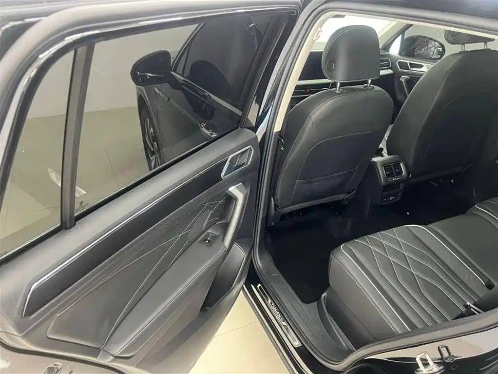 Volkswagen Tiguan L 2022 — фото 10