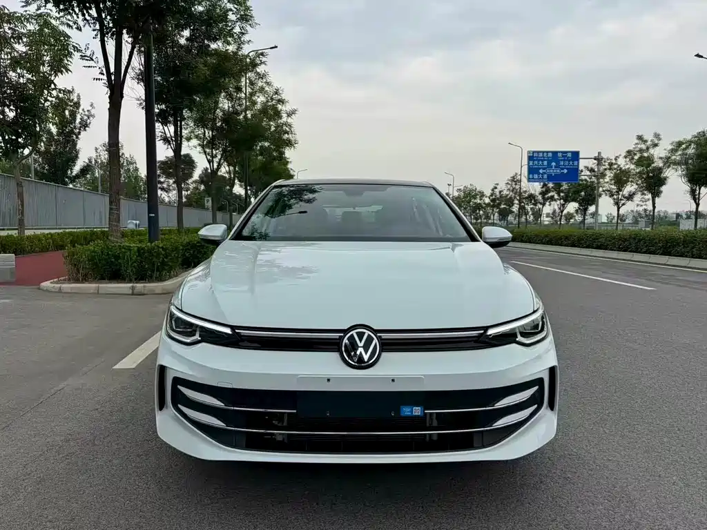 Volkswagen Golf 2025