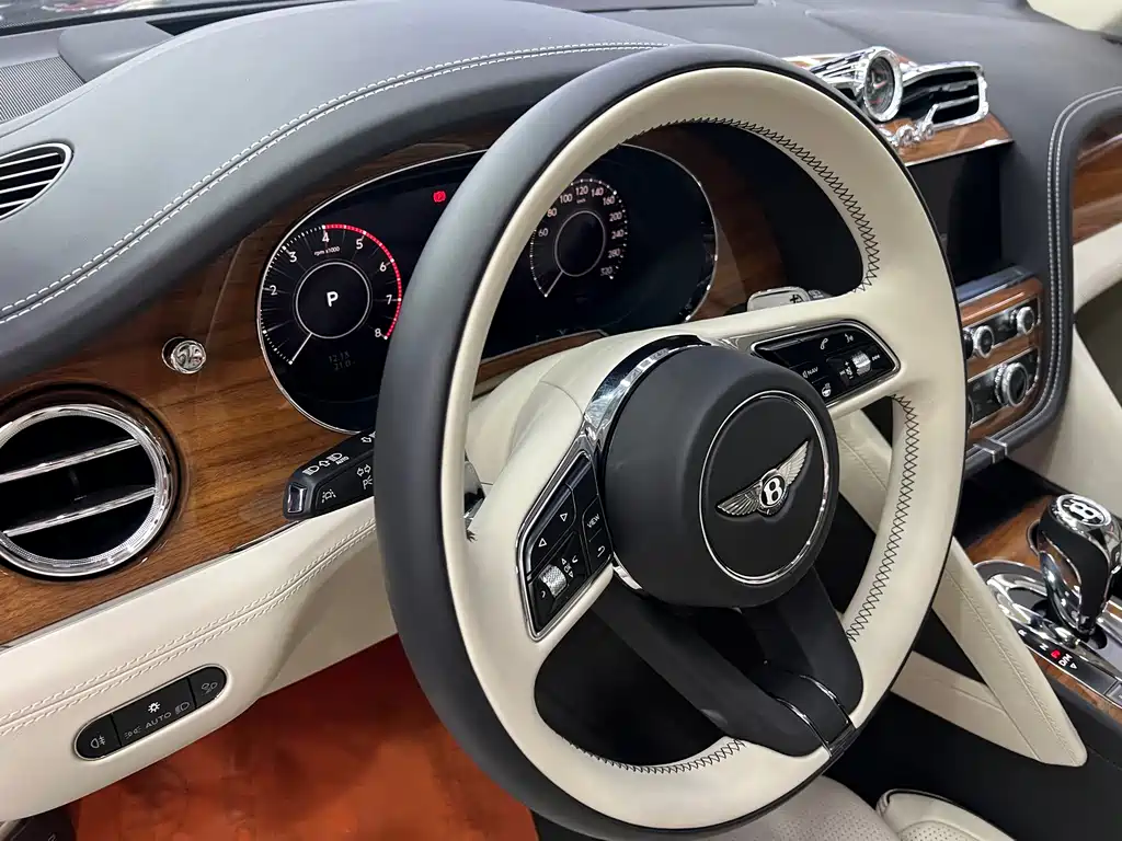Bentley Bentayga — фото 9