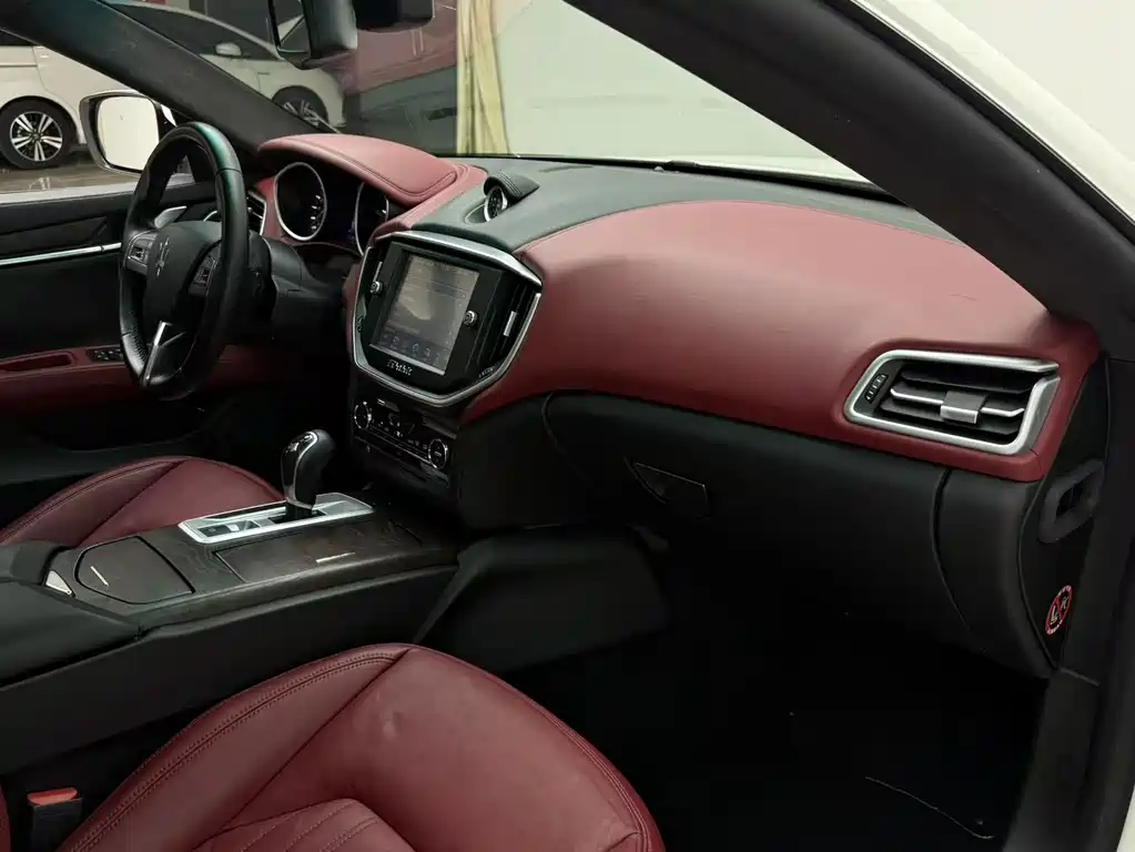 Maserati Ghibli 2016 — фото 14